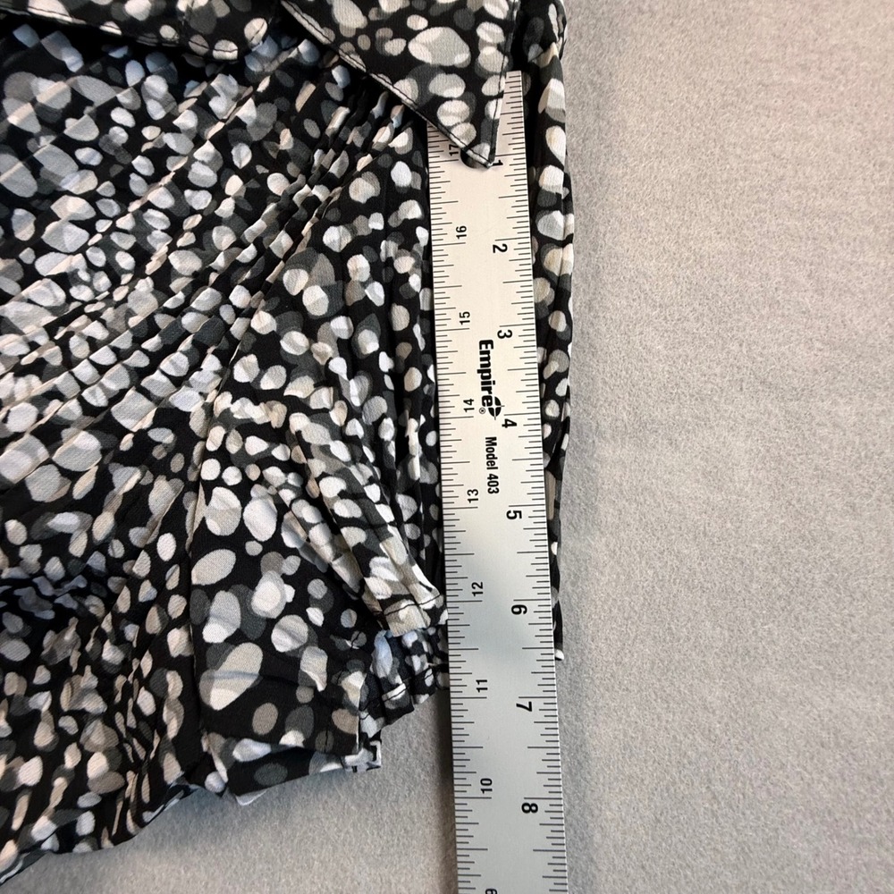Apt. 9 Womens Large Black White Abstract Pebble Print Pleated Button Blouse - Picture 8 of 9